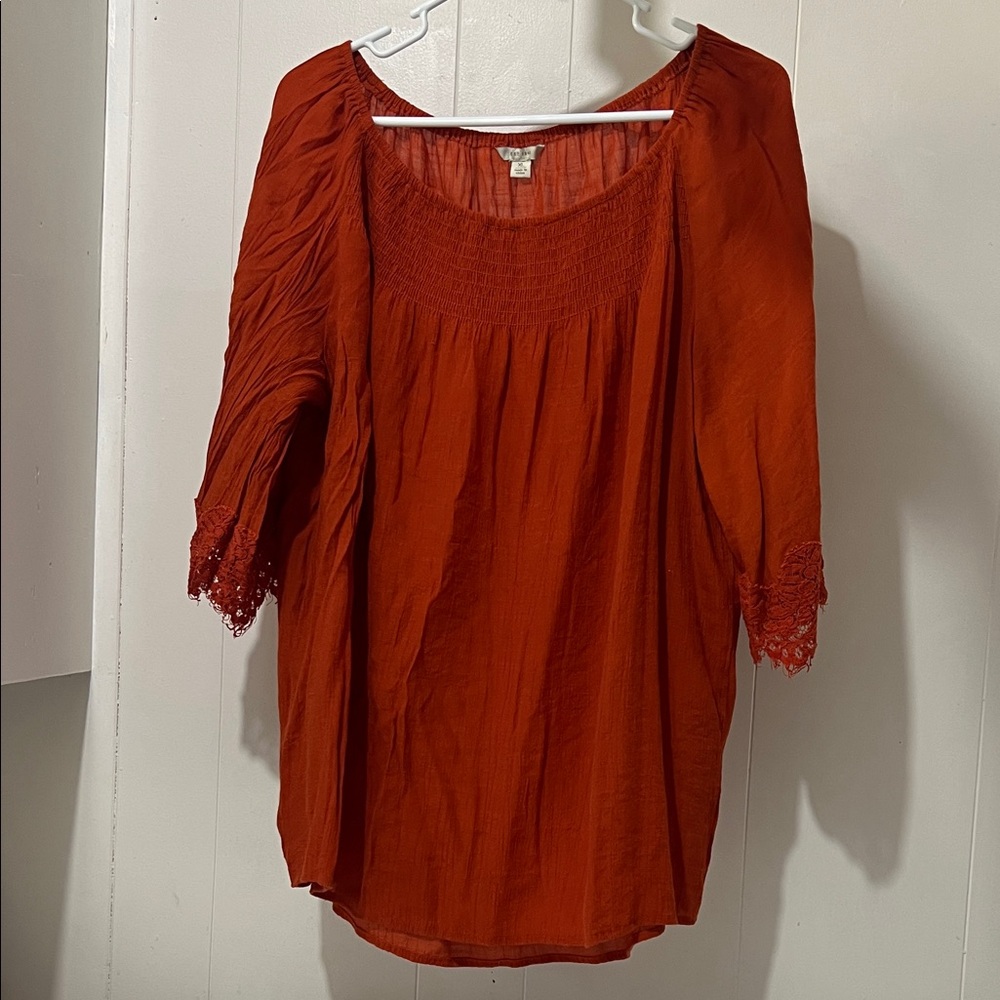 Women's Rust Top with Lace Sleeves